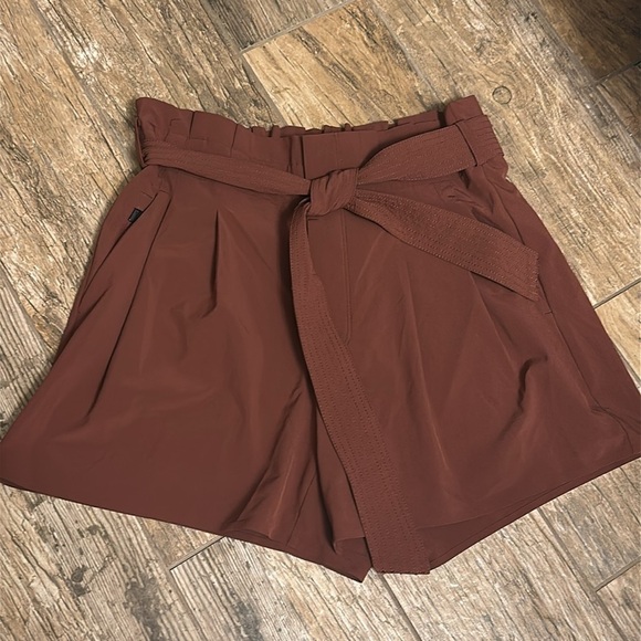 Athleta Skyline Short II size 6 cognac brown - Picture 2 of 6